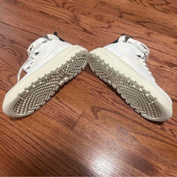 nike women’s Air Force 1 High Utility 2.0 sneakers - Picture 10 of 16